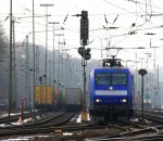 145 CL-202 von Crossrail fhrt mit einem langen Containerzug aus Zeebrugge(B) nach Gallarate(I) bei der Abfahrt aus Aachen-West und fhrt in Richtung Aachen-Hbf,Kln bei vor frhlingswetter am