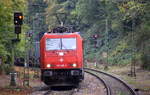 185 595-6  Ruth  von Crossrail  kommt aus Richtung Köln,Aachen-Hbf und fährt durch Aachen-Schanz mit einem LKW-Walter-Zug aus Novara(I) nach Genk-Goederen(B) und fährt in Richtung