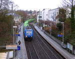185 515-4 von Railtraxx kommt aus Richtung Aachen-West mit einem einem Autoleerzug aus Zeebrugge(B) nach Graz-Vbf(A) und fährt durch Aachen-Schanz in Richtung Aachen-Hbf,Aachen-Rothe-Erde,Stolberg-Hbf(Rheinland)Eschweiler-Hbf,Langerwehe,Düren,Merzenich,Buir,Horrem,Kerpen-Köln-Ehrenfeld,Köln-West,Köln-Süd.
Aufgenommen von der Brücke in Aachen-Schanz. 
Am Kalten Morgen vom 26.1.2018.