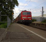 111 119 DB kommt die Kohlscheider-Rampe hoch aus Richtung Neuss,Herzogenrath mit dem RE4 aus Dortmund-Hbf-Aachen-Hbf und fährt durch Kohlscheid in Richtung Richterich,Laurensberg,Aachen-West,Aachen-Schanz,Aachen-Hbf. 
Aufgenommen vom Bahnsteig 2 in Kohlscheid.
Bei Sommerwetter am Nachmittag vom 5.7.2018.
