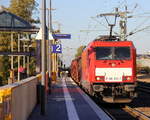 186 333-1 DB-Schenker kommt die Kohlscheider-Rampe hoch aus Richtung Neuss,Herzogenrath mit einem Schrottzug aus Köln-Kalk(D) nach Genk-Goederen(B) und fährt durch Kohlscheid in Richtung Richterich,Laurensberg,Aachen-West. 
Aufgenommen vom Bahnsteig 2 in Kohlscheid. 
Bei Sommerwetter am Nachmittag vom 27.9.2018.