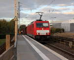186 333-1 DB-Schenker kommt die Kohlscheider-Rampe hoch aus Richtung Neuss,Herzogenrath mit einem Schrottzug aus Köln-Kalk(D) nach Genk-Goederen(B) und fährt durch Kohlscheid in Richtung Richterich,Laurensberg,Aachen-West. 
Aufgenommen vom Bahnsteig 2 in Kohlscheid. 
Bei schönem Herbstwetter am Nachmittag vom 22.10.2018.