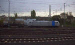 186 447-9 von Lineas/Railpool fährt mit einem Kesselzug aus Antwerpen-Noord(B) nach Köln-Eifeltor(D) bei der Ausfahrt aus Aachen-West und fährt in Richtung Aachen-Schanz,Aachen-Hbf,Aachen-Rothe-Erde,Stolberg-Hbf(Rheinland)Eschweiler-Hbf,Langerwehe,Düren,Merzenich,Buir,Horrem,Kerpen-Köln-Ehrenfeld,Köln-West,Köln-Süd.
Aufgenommen vom Bahnsteig in Aachen-West. 
In der Morgenstimmung am Morgen vom 23.10.2018.