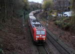 185 160-9 DB kommt mit einem LKW-Zug aus Zeebrugge-Vorming(B) nach Novara-Boschetto(I) und kommt aus Richtung Aachen-West,Aachen-Schanz und f�hrt in Richtung Aachen-Hbf,Aachen-Rothe-Erde,Stolberg-Hbf(Rheinland)Eschweiler-Hbf,Langerwehe,D�ren,Merzenich,Buir,Horrem,Kerpen-K�ln-Ehrenfeld,K�ln-West,K�ln-S�d. 
Aufgenommen von einer Br�cke von der Weberstra�e in Aachen.
Am Morgen vom 29.11.2018.