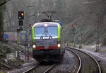 475 414-9 von BLS kommt aus Richtung Köln,Aachen-Hbf und fährt durch Aachen-Schanz mit einem            LKW-Zug aus Novara(I) nach Zeebrugge(B) und fährt in Richtung Aachen-West.