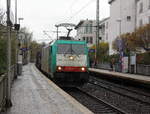 186 211  von Crossrail kommt aus Richtung Aachen-West mit einem Nissan-Autozug aus  Zeebrugge(B) nach Passau(D) und fährt durch Aachen-Schanz in Richtung