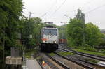 186 437-0 fährt jetzt für Crossrail kommt aus Richtung Aachen-West mit einem langen MSC-Containerzug aus Antwerpen-Krommenhoek(B) nach Germersheim(D) und fährt durch Aachen-Schanz in Richtung Aachen-Hbf,Aachen-Rothe-Erde,Stolberg-Hbf(Rheinland)Eschweiler-Hbf,Langerwehe,Düren,Merzenich,Buir,Horrem,Kerpen-Köln-Ehrenfeld,Köln-West,Köln-Süd. Aufgenommen vom Bahnsteig von Aachen-Schanz. 
Bei Regenwetter am Nachmittag vom 17.5.2019.