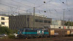 186 293-7 von Lineas kommt aus Richtung Köln,Aachen-Hbf mit einem langen Papierzug aus Köln-Gremberg nach Zeebrugge(B) und fährt in Aachen-West ein.