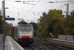 186 454-5 von Lineas kommt als umleiter aus Richtung Aachen-Wes,Laurensberg,Richterich mit einem KLV-Containerzug aus Belgien nach Italien und fährt durch Kohlscheid und fährt in Richtung