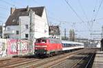 218 451 rauscht mit dem RE10 Ersatzzug durch DÜsseldorf Völklinger Straße in Richtung Neuss.

Düsseldorf 09.03.2026