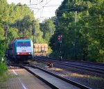Die Cobra 2818 kommt durch Kohlscheid mit einem Kalkzug aus Yves-Gomez�e(B) nach Millingen aus Richtung Aachen-West und f�hrt in Richtung Herzogenrath,Neuss bei der Abendsonne am 6.7.2012.