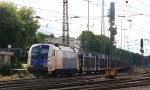 1216 953-0 von der Wiener Lokalbahn f�hrt mit einem Autoleerzug aus Belgien nach Rum�nien bei der Ausfahrt in Aachen-West und f�hrt in Richtung K�ln �ber �sterreich bei Sonne und Wolken am 8.7.2012.