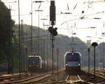 1216 954-8  H�DLMAYR  der Wiener Lokalbahn steht in Aachen-West mit einem langen Dacia-Autoleerzug aus Tongeren(B) nach Ciumesti(RO) und wartet auf die Abfahrt nach Aachen-Hbf,K�ln und im Hintergrund steht eine 145 CL-005 von Crossrail mit einem langen Containerzug und wartet auf die Abfahrt nach Achen-Hbf,K�ln in der Abendstimmung am 7.6.2013.