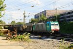 Die Cobra 2811 kommt aus Richtung K�ln,Aachen-Hbf mit einem langen Papierzug aus K�ln-Gremberg nach Zeebrugge(B) und f�hrt in Aachen-West ein am einem sch�nem Sommerabend am 12.8.2013.