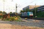 Die Cobra 2822 kommt aus Richtung K�ln-Aachen-Hbf mit einem langen Papierzug aus K�ln-Gremberg nach Zeebrugge(B) und f�hrt in Aachen-West ein am einem sch�nem Sommerabend am 27.8.2013.