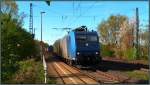 Schattenspiele am Bahnsteigrand! Am frühen Morgen des 17.April kommt die 185 525-3  mit einen Containerzug als Umleiter durch Kohlscheid gefahren.