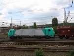 Die Cobra 2836 kommt aus Richtung Köln,Aachen-Hbf mit einem langen gemischten Güterzug aus Köln-Gremberg nach Antwerpen-Noord(B) und fährt in Aachen-West ein. Aufgenommen vom Bahnsteig in Aachen-West bei schönem Sonnenschein am 5.8.2014. 
