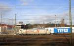 185 579-0  Adriana  von Crossrail  kommt aus Richtung Köln,Aachen-Hbf,Aachen-Schanz mit einem langen Containerzug aus Milano(I) nach Zeebrugge-Ramskapelle(B) und fährt in Aachen-West ein.