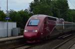 Thalys 4344, hier ist der Triebkopf am Stationsschild des Haltepunktes Mönchengladbah Lürrip zusehen.