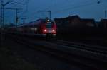  Hochbetrieb  in Kleinenbroich.
Ein S8 Zug verlässt den Bahnhof in Richtung Mönchengladbach Hbf.
Im Hintergrund ist noch ein unidentifizierter 422 zu erahnen. 25.1.2016