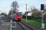 Der aus Lindern kommende 1440 371 trifft am 12.03.2026 im Bahnhof Heinsberg ein.