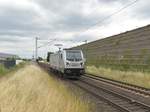 Eine Spundwand ohne Spundwand, die RHC 187 070-0 Lz bei Allerheiligen gen Neuss fahrend.25.6.2017