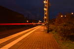 Nachschuß auf die Lz aus Nievenheim kommende 185 005-6 die vor einiger Zeit mit einem Aluzug dorthin gefahren war und nun ist sie auf dem Weg in den Neusser Güterbahnhof, wo sie in die