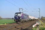193 882 von Olavion fährt mit einem Kesselwagenzug durch Meerbusch in Richtung Neuss.

Meerbusch 09.03.2026