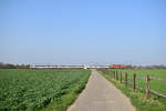 Seit dem 9.3.2026 ist auch auf dem RE10 ein Ersatzzug unterwegs. Hier rauscht 218 451 mit dem RE10 Ersatzzug bei Meerbusch in Richtung Neuss.

Meerbusch 09.03.2026