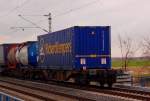 Das ist das Letzte......was man vom Containerzug sieht, die Zugschlussschilder am Containertragwagen am 14.1.2012.