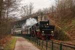 52 6106 unter der Stahlbr�cke in Wengern Ost, April 2018.