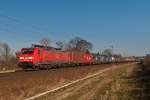 Am 16.03.2012 zieht 189 012-8 einen Containerzug bei Zeithain in Richtung Riesa.