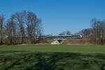 Ein Zug der Linie S5X, bestehend aus zwei Dreiteilern der Baureihe 94 80 1 442, war am 11.04.2022 auf dem Weg von Halle nach Zwickau.