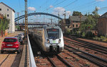 Am 23.08.2016 verlassen 1442 103 und 1442 105 mit der S5 (Halle (Saale) Hbf - Zwickau (Sachs) Hbf) den Bahnhof von Gößnitz