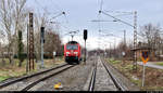 189 008-6 (Siemens ES64F4) steht auf dem Ausweichgleis des Betriebsbahnhofs Holleben.