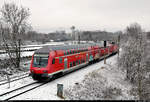 Nachschuss auf DABpbzfa 762.0 (50 80 80-35 368-5 D-DB) mit Zuglok 143 957-9 in Halle-Neustadt, Naumburger Straße, kurz vor der baubedingten Einstellung der Linie.
Aufgenommen von der Brücke der B 80.

🧰 S-Bahn Mitteldeutschland (DB Regio Südost)
🚝 S 37726 (S7) Halle(Saale)Hbf–Halle-Nietleben
🚩 Bahnstrecke Merseburg–Halle-Nietleben (KBS 588)
🕓 9.1.2021 | 11:36 Uhr