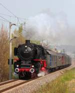 01 150 fährt am 13.04.2014 mit dem DPE 13 zurück vom Dampfloktreffen in Dresden nach Stuttgart, hier bei der Durchfahrt am Hp Zwickau-Pölbitz.