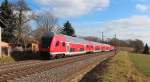 Am 28.02.2015 fährt der RE 4788 (Dresden Hbf - Hof Hbf) durch die Ortslage von Lobsdorf, Schublok war an jenem Tag die 143 884-5.