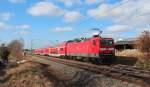 Nachschuß auf die 143 884-5 die am 28.02.2015 den RE 4788 (Dresden Hbf - Hof Hbf) durch die Ortslage von Lobsdorf fährt.