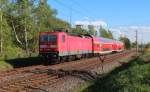 143 585-8 fährt am 06.05.2015 mit der RB 17231 (Zwickau (Sachs) Hbf - Dresden Hbf) am Block n Niederhohndorf vorbei.