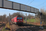 Die 143 047-9 durchfährt am 02.04.2016 als RE 4785 (Hof Hbf - Dresden Hbf) den Haltepunkt Oberrothenbach.