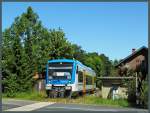650 057-2 der Freiberger Eisenbahn verl�sst am 21.07.2013 den Haltepunkt Kloster Altzella. Der Zug f�hrt als Sonderzug anl�sslich des 140-j�hrigen Streckenjubil�ums der Zellwaldbahn von Nossen nach Freiberg unterwegs.