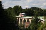 VT 515 der City Bahn Chemnitz berquert als 82525, Hainichen - Chemnitz, das Viadukt in Niederwiesa kurz vorm gleichnamigen Bahnhof, 13.07.09