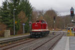 Hier zusehen ist 204 354 (202 354) am 26.1.24 Lz im Bahnhof Hennersdorf (Sachsen) Richtung Chemnitz.