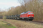 Hier zusehen ist 232 280 am 11.3.24 mit einem Militärzug kurz nach Falkenau Richtung Flöha.