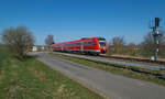 612 673 war am 30.03.2021 als Regionalexpress von Göttingen nach Glauchau unterwegs. In Kürze erreicht der Zug den Bahnhof Gößnitz und durchfährt gerade das Gleisdreieck der Strecken Leipzig - Hof und der Strecke Gera - Gößnitz.