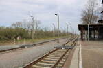 Die Bahnsteige in Leipzig-Knauthain am 09.04.2025.