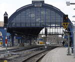 Gera Hbf, die stattliche Hallenkonstrucktion.