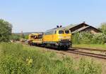 225 010-8 (Bahnbau Gruppe) fuhr am 15.05.22 mit einem Bauzug von Saalfeld nach Königsborn.