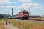 SRS-143 020-6 mit dem Abellio-RB25-Ersatzzug am Nachmittag des 2.7.2022 bei Etzelbach auf dem Weg nach Halle/Saale